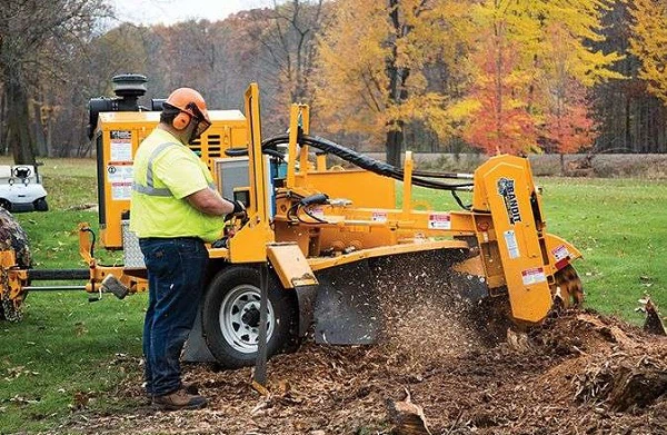 3100 TOWABLE STUMP GRINDER
